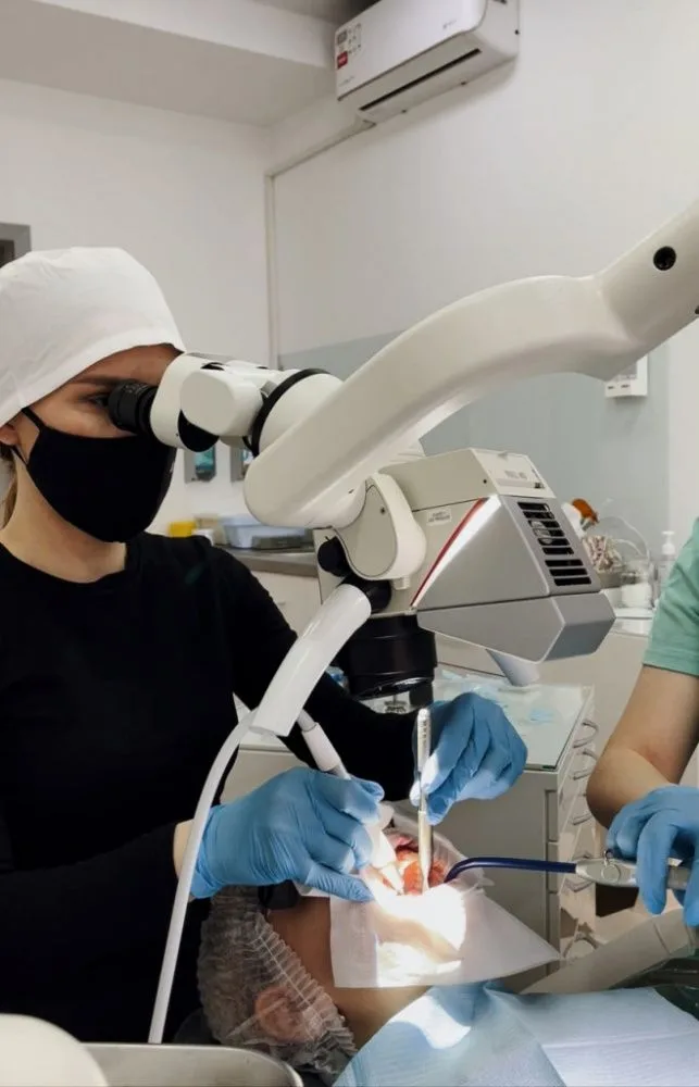 лечение десен и пульпита микроскопом