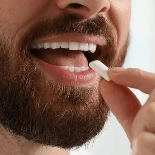 Жевательная резинка — источник пластика в организме: влияние на организм, безопасные альтернативы