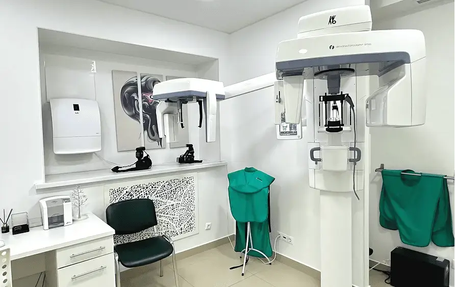 Рентген-кабинет клиники с панорамным томографом Orthopantomograph OP300